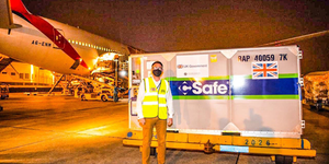 Việt Nam nhận 415.000 liều vaccine AstraZeneca Anh trao tặng