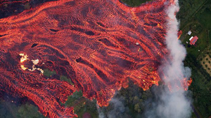 Video: Dòng dung nham núi lửa hủy diệt mọi thứ trên đường đi