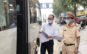 Đồng Nai yêu cầu cán bộ, công chức phải đeo thẻ ngành khi đi ngoài đường