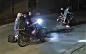 Nữ lao công bị cướp xe máy trong đêm ở Hà Nội