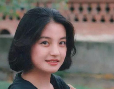 Nhan sắc tuổi đôi mươi và thành tích học tập đáng nể của Triệu Vy