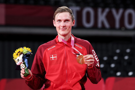 Axelsen: Học tiếng Trung để thắng người Trung Quốc, vô địch Olympic Tokyo