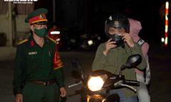 Chiến sĩ tuyến đầu chống dịch cả tháng ăn mì tôm, bám chốt xa nhà