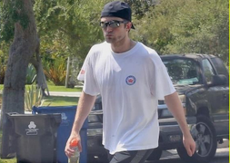 'Ma cà rồng' Robert Pattinson già nua bất ngờ