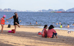 Quảng Ninh dừng các bãi tắm công cộng, dịch vụ làm đẹp từ 4/8