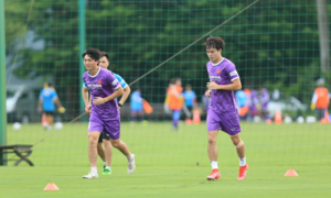 Tuyển Việt Nam tập buổi đầu tiên: Tuấn Anh, Văn Toàn, Văn Hậu tập riêng