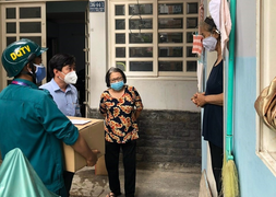 TP.HCM phê duyệt gói hơn 900 tỷ đồng hỗ trợ người gặp khó khăn do COVID-19
