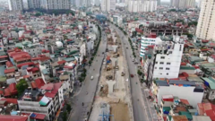 Hà Nội: Công nhân tăng tốc làm đường Vành đai 2 trong thời điểm giãn cách xã hội