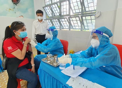 Vì sao Bộ Y tế chưa tiêm vaccine COVID-19 dịch vụ?