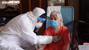 TP.HCM: Đến tận nhà tiêm vaccine COVID-19 cho người có công, người lớn tuổi