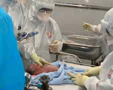 Ba giờ sáng, mổ bắt con cho thai phụ mắc COVID-19 nguy kịch