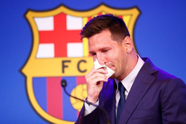 Messi khóc nức nở trong lễ chia tay, hứa trở lại Barca trong tương lai 