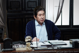 'Ông nội quốc dân' phim Hàn ép gái trẻ phá thai: Cuộc tình 13 năm trong bóng tối