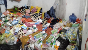 Căn phòng trọ ngập ‘của để dành’ của cô gái trẻ gây sốc MXH: ‘Ủa rồi ngủ ở đâu?’