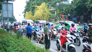 Video: Hà Nội siết chặt quy định ra đường, nhiều chốt kiểm soát ùn ứ