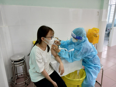 Phụ nữ mang thai trên 13 tuần và cho con bú được tiêm vaccine COVID-19