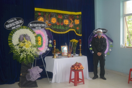 Thiếu tá công an nén nỗi đau chịu tang mẹ tại nơi làm nhiệm vụ chống dịch