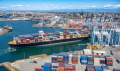 Cước vận chuyển container tăng vô tội vạ: Cậy thế độc quyền để trục lợi?