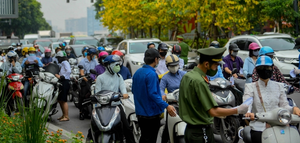 Hà Nội bỏ quy định người đi đường phải có 'lịch trực, lịch làm việc'