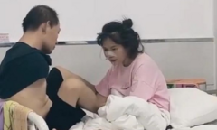 Cảnh chồng khuyết tật chăm vợ ở bệnh viện khiến dân mạng rơi nước mắt