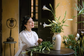 Ở nhà chống dịch, NSƯT Chiều Xuân 'luyện não', tập làm vlog