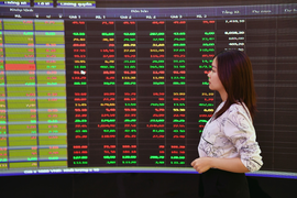 Cuối năm, nên đầu tư nhóm cổ phiếu nào?