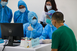 Việt Nam thêm 4.802 ca COVID-19, tiêm hơn 1,4 triệu liều vaccine trong 1 ngày