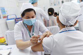 Quận đầu tiên ở TP.HCM hoàn thành tiêm vaccine COVID-19 mũi 1