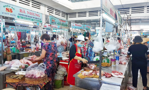 Đà Nẵng: Giá rau củ, thịt cá tăng chóng mặt vẫn ‘cháy’ hàng