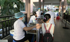 TP.HCM: Quận 1 phản hồi clip người dân bỏ về không tiêm vaccine Sinopharm