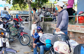 Tự phát rời Đà Nẵng, nhiều người Quảng Nam mắc kẹt ở chốt kiểm soát dịch