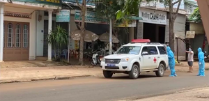 Lợi dụng lúc cán bộ ăn cơm, cô gái trẻ là F1 bỏ trốn khỏi khu cách ly