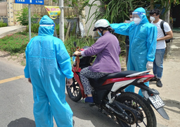 Việt Nam thêm 9.716 ca COVID-19, Hà Nội giảm mạnh