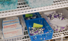 Mỹ phải bỏ hàng triệu liều vaccine mà không thể cho nước khác