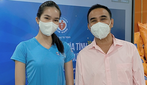 Á hậu Phương Anh chung tay cùng Quyền Linh góp gạo tặng người nghèo