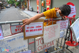 Bán hàng qua biển rao vặt ở chợ phố cổ Hà Nội