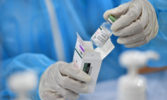 Hỏi đáp vaccine COVID-19: Tôi đang uống thuốc kháng sinh có được tiêm?