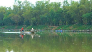 Cô gái ở Huế vượt sông thăm chồng sắp cưới khi đang cách ly