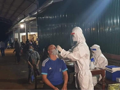 Đắk Lắk: Khẩn trương lấy 900 mẫu test trong đêm, phát hiện 27 ca dương tính