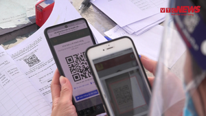 Video: Tài xế quét QRcode để vào thành phố tại các chốt cửa ngõ Hà Nội 