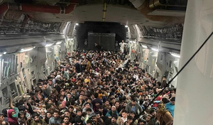 Kinh ngạc máy bay mang số người gấp 4 lần năng lực chuyên chở rời Kabul