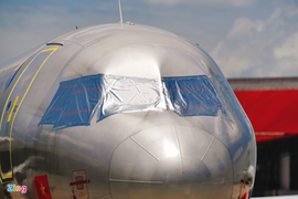 Cảnh gần trăm máy bay nằm đất, bọc kín ở Nội Bài