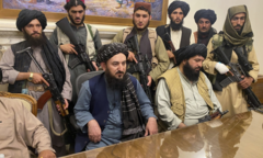 Taliban đánh thẳng vào Kabul bằng vũ khí Mỹ, Ak-47 thất sủng?