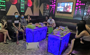 Đề xuất xử phạt 75 triệu đồng 8 khách và nhân viên trong quán hát 