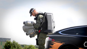 Video: Cảnh sát Anh thử nghiệm sử dụng đồ bay phản lực chặn tội phạm 