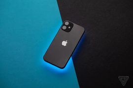 Email cũ tiết lộ Apple từng muốn làm iPhone nano