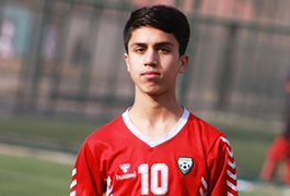 Bám càng máy bay Mỹ trốn Taliban, cầu thủ trẻ Afghanistan chết thương tâm