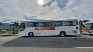 Nhóm tài xế dán mác 'xe 0 đồng' chở người vùng dịch về Huế bị phạt 85 triệu đồng