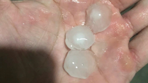 Video: Cơn mưa đá đầu tiên trong năm ở TP.HCM 