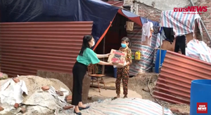 Video: Trao quà cho sinh viên, người lao động nghèo mùa dịch ở Hà Nội